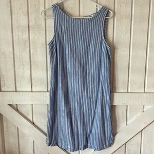 Great  summer dress that can be used for a cover up at the beach!